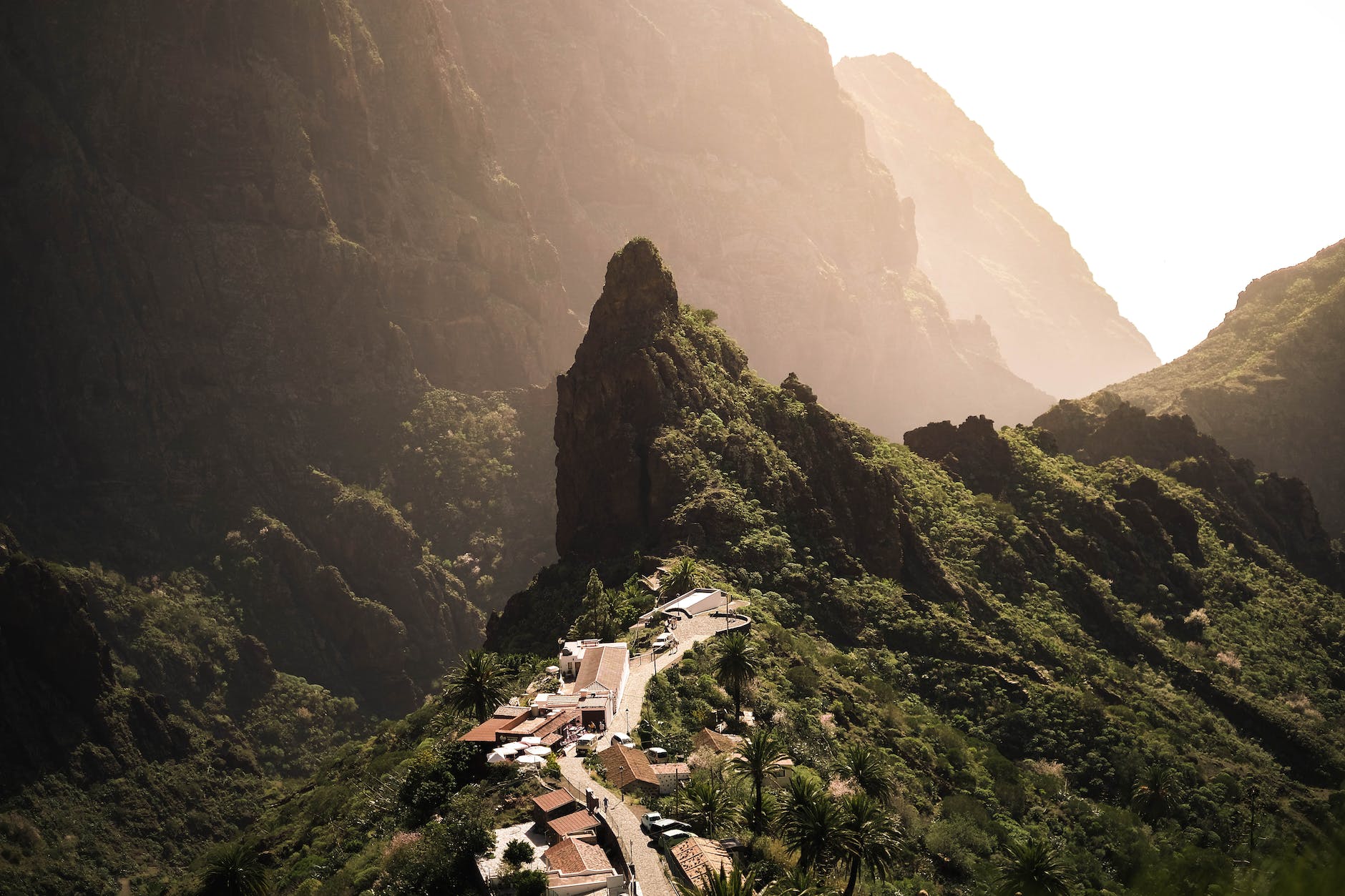 photo of mountain scenery